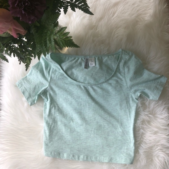 H&M CROP TOP - Picture 2 of 2